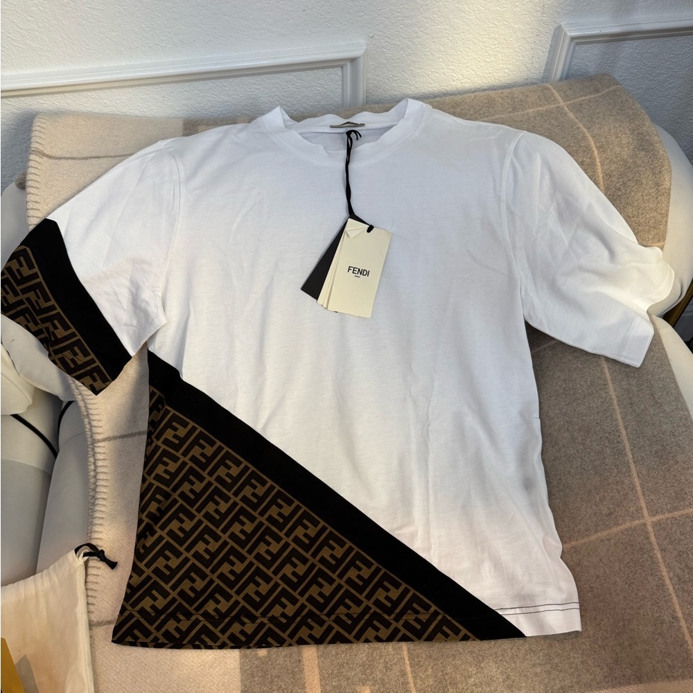 Fendi Men's Tee in White and Black